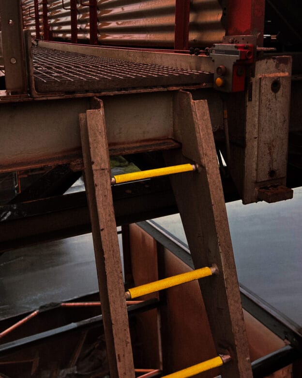 Stigeprofil LR-400 - Sklisikre stigetrinn i glassfiber
